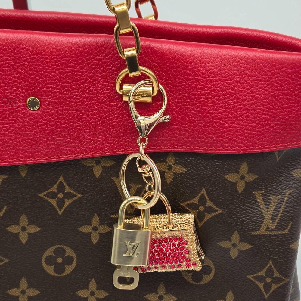 Authentic Louis Vuitton Gold Padlock & Key 🔒 LV Bag Charm Unbranded Keychain - Picture 9 of 10